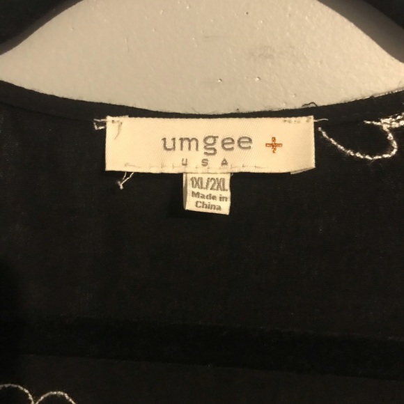 Plus size Umgee embroidered rose print top - Picture 4 of 6